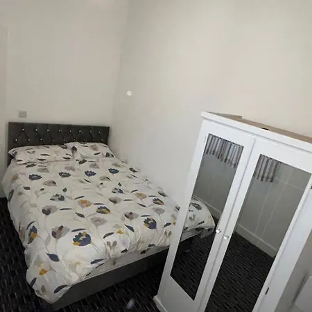 Modern 1 Bed Apartment In Salford-2