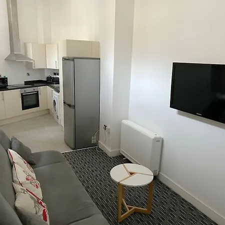 Modern 1 Bed Apartment In Salford-3